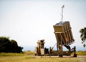 By Israel Defense Forces - Iron Dome Battery Deployed Near Ashkelon, CC BY 2.0, https://commons.wikimedia.org/w/index.php?curid=34382720